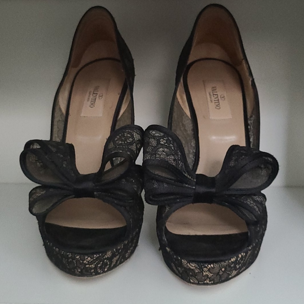 Valentino peep toe pump